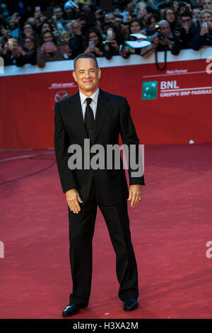 Rome, Italy. 13th October, 2016. Tom Hanks attends the red carpet during the 11th International Rome Film Festival. The 11th Rome Film Festival will be held from 13th to 23rd October 2016 at the Auditorium Parco della Musica and in other venues throughout the city. The event hosts a large and challenging programme of screenings, master classes, tributes, retrospectives, panels, and special events. Credit:  Giuseppe Ciccia/Alamy Live News Stock Photo