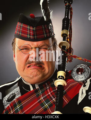 Scot, thickly, glasses, grimace, disgust, portrait, concepts, Scotland, man, overweight, musical instrument, bagpipes, tradition, clothes, headgear, checked, facial play, made sick, loathing, aversion, studio, near, Stock Photo