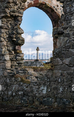 Celtic cross through the ruins of St Dwynwen's Church Llanddwyn Stock Photo