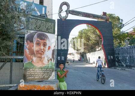 A view of a sculpture of a key over a gate to the Aida refugee camp in Bethlehem. The key symbolises the refugees' right to retu Stock Photo