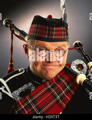 Scot, glasses, bagpipes, facial play, portrait, concepts, Scotland, man, musical instrument, clothes, headgear, tradition, checked, smile, grin, happy, studio, Stock Photo