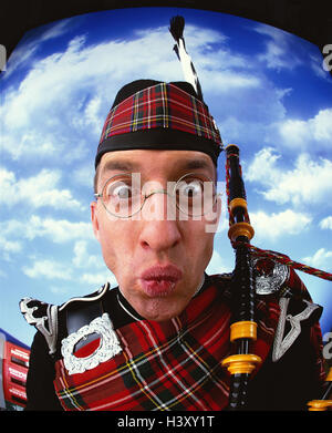 Scot, glasses, bagpipes, facial play, is surprised, surprises, portrait, made unfamiliar concepts, Scotland, man, musical instrument, clothes, headgear, tradition, checked, surprise, astonishment, surprise, cloudy sky, studio, wide angle, Stock Photo