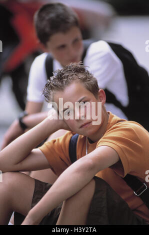 Boys, friends, two, leisure time, school end, boredom children, young persons, teenagers, schoolboys, friendship, comradeship, school companion, mate, meeting, bore, bores boringly, tasteless, wait, summer, outside Stock Photo