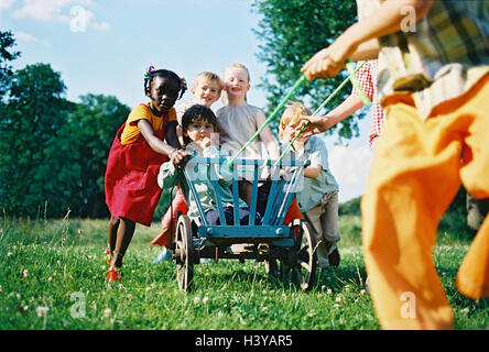 Children, group, skin colour differently, handcarts, drag, game, fun, summer, outside youth, childhood, friends, friendship, boy, girl, nationality, passed away, difference, leisure time, amusement, happy, melted, lighthearted, carriages, conductor carria Stock Photo