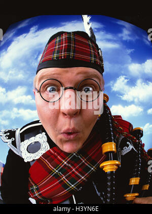 Scot, glasses, bagpipes, facial play, is surprised, surprises, portrait, made unfamiliar concepts, Scotland, man, musical instrument, clothes, headgear, tradition, checked, surprise, astonishment, surprise, cloudy sky, studio, wide angle, Stock Photo