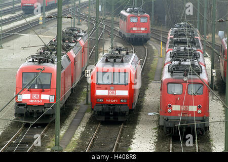 Germany, Hamburg, meshes, marshalling yard, tracks, locomotives, Europe, Hanseatic town, town, railway station, switching tracks, sidings, railway track, switching tracks, railroad, rails, railroad tracks, rail transports, traffic, transport, promotion, goods, goods, railway, means transportation, commercial transport, goods transport, trajectory traffic, railroad traffic, electric locomotives, E locomotives, locomotives, train journey, to train travel, train journey, logistics, economy, the German railways Stock Photo