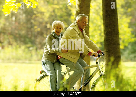 Forest way, senior, bicycle driving, luggage rack, woman, sit, senior citizens, Senior couple, cheerfulness, fun, smile, leisurewear, leisure time, fitness, fit, agile, initiative, together, sport, sportily, motion, activity, cycle prompt, wood, way, autu