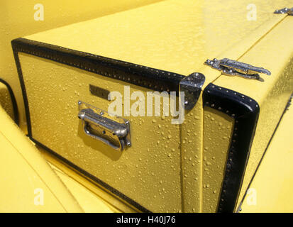 Car, old-timer, detail, suitcase, varnish, yellow, wet, passenger car, vehicle, nostalgically, in an old-fashioned way, boat, cuddy, luggage, icon, travel, drive, go away, icon, transport, traffic, rain, drop water, moisture, rain weather, pale yellow, fl Stock Photo
