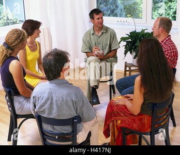 Group therapy, men, women, conversation, inside, conversation therapy, discussion, discuss, problems, worries, grief, help, together, solve, solutions, search, find, people, young, sit, listen, psychotherapeutics, group, workgroup Stock Photo