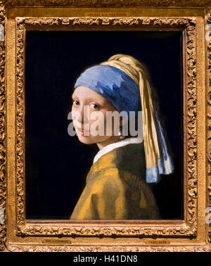Girl with a Pearl Earring (Meisje met de parel) by Johannes Vermeer, oil on canvas, c.1665 .On display in the Mauritshuis, The Hague, Netherlands. Stock Photo