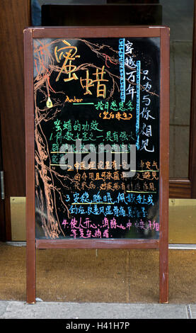 A Chinese sign at Express Designs jewelry store on Roosevelt Ave. in Queens Chinatown in downtown Flushing, New York City Stock Photo