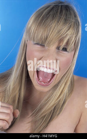 Woman, young, blond, shout, portrait, 20 years, long-haired, free upper part of the body, mouth openly, shout, roar, fury, outburst rage, rage, rage, furiously, fit rage, emotional outburst, emotion, feeling, aggression, expression, mood negatively, studi Stock Photo