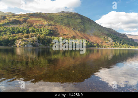Llyn Gwynant lake in Nantgwynant Valley, Snowdonia National Park, North Wales, UK Stock Photo