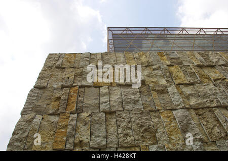 Germany, Upper Bavaria, Munich, Jakob's space, main synagogue Ohel Jakob, defensive wall, detail, Bavarians, main synagogue, synagogue, stone defensive wall, structure, architecture, place of interest, destination, tourism, city travel, conception, church, church, faith, Judaism, outside, heaven, cloudies, Stock Photo