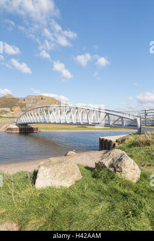 Footbridge and cycleway over the Afon Dysynni near the coastal town of Tywyn, Cardigan Bay. Merionethshire, North Wales. Stock Photo