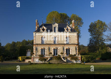 France, Centre, Indre-et-Loire, Braye-sur-Maulne, Villa, meadow, Stock Photo