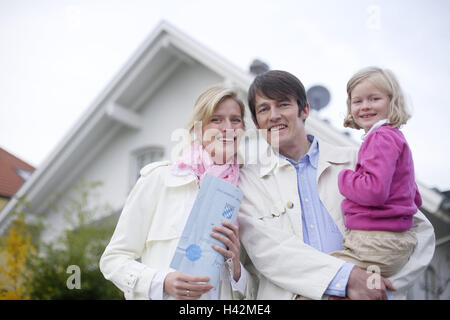 Family, young, house-owners, document, proudly, smile, half portrait, stand, married couple, couple, property, residential house, happy, investment, happy, stand, hold house-owner, child, house financing, house purchase, investment, person, subsidiary, document, bases, living, home, future, future room, Stock Photo