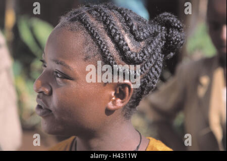 Ethiopia, Guge Mountains, Dorze strain, woman, blacks, Flechtfrisur, tread, Africa, north-east, Africa, Ityopia, south Ethiopia, Chencha mountains, village, mountain village, villager, African, Ethiopian, skin colour, dark-skinned, hairstyle, hairs, hairs Stock Photo