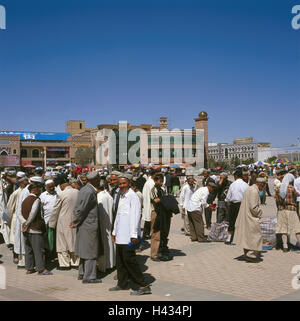 China, region Sinkiang, Framing-even, Id Kah Mosque Square, passers-by, no model release, Asia, Silk Road, Xinjiang, Kashi, town view, town, city centre, building, space, forecourt Idkah mosque, market, bazaar, person, uigurisch, group, men, Muslims, Uiguren, meetings, outside, Stock Photo