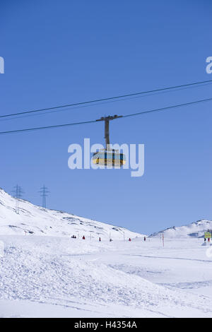 Switzerland, Graubuenden, the Engadine, Oberengadin, Berninapass, Pontresina, Diavolezza trajectory, winter, Stock Photo