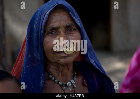 India, Rajasthan, close Luni, tribe Bisnoi, woman, headscarf, nasal ring, jewellery, portrait, no model release, Stock Photo