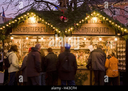 Germany, Baden-Wurttemberg, Esslingen, Christmas fair, market stall, wooden carvings, evening, Stock Photo