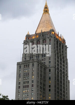 USA, New York city, union Square, high-rise, detail, America, city, Manhattan, buildings, construction, architecture, historically, facade, high-rise-facade, top, tower, illuminates, golden Stock Photo