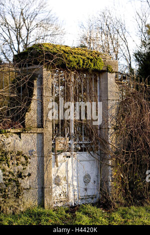 France, Bourgogne, Dijon, St.-Seine-sur-Vingeanne, garden goal, overgrows, Stock Photo