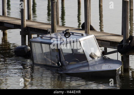 Average, landing stage, boat, wooden planks, wooden posts, automobile tyres, water, mirroring, Stock Photo