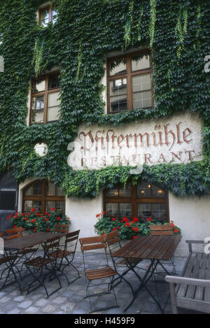 Germany, Bavaria, Munich,  Platzl hotel, restaurant Pfistermühle,  Facade, detail, climbing plants,  Europe, Southern Germany, Upper Bavaria, sight, gastronomy, pub, inn, entrance, wall, grows over, flower jewelry, tables, chairs, empty, nobody, Stock Photo