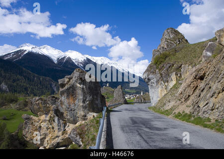 Switzerland, Graubuenden, the Engadine, Unterengadin, Ardez, mountain road, Stock Photo