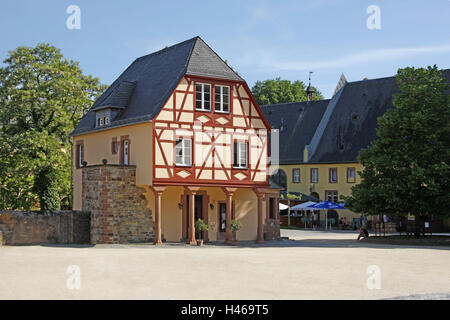 Germany, Hessen, the Rhinegau, Vinothek, outside, Rhine Hessians, wine-growing area, vineyard, wine sales, wine-growing area, sales, wine, building, person, Stock Photo