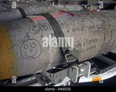 24th March 2003 Operation Iraqi Freedom: a personal message on a Mark 83 General Purpose 1000lb bomb on the hangar deck of the USS Abraham Lincoln. Stock Photo