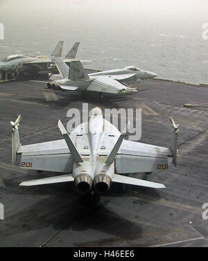 27th March 2003 Operation Iraqi Freedom: F/A-18 Super Hornets shortly to take-off from the USS Abraham Lincoln in the Persian Gulf. Stock Photo