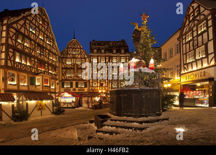 Germany, Rhineland-Palatinate, the Moselle, Bernkastel-Kues, Christmas market, Christmas tree, Saint Michaelis fountain, evening, Stock Photo