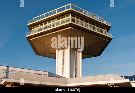 Lancaster (Forton) Services, UK, on the M6 motorway. The Pennine Tower restaurant (1965) is a listed building (now closed) Stock Photo