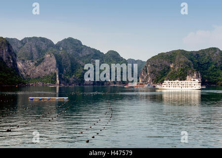 Tour boat in the 'pearl farm' area in Halong Bay Stock Photo