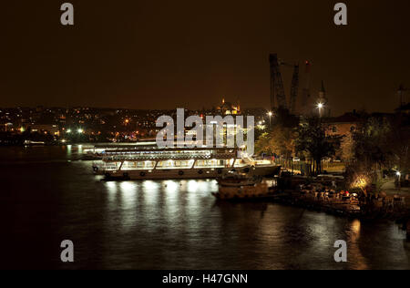 Istanbul harbour Stock Photo - Alamy