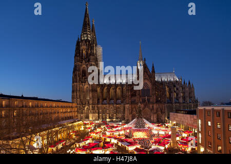 Germany, North Rhine-Westphalia, Rhineland, Cologne, Christmas fair, Cologne Cathedral, west disk, evening, Stock Photo