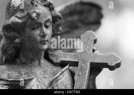 Broached, grave yard, grave, statue, angels, s/w, Stock Photo