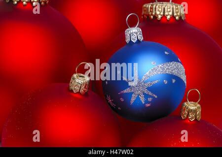 https://l450v.alamy.com/450v/h47w02/christmas-christmas-tree-decorations-glass-balls-red-blue-h47w02.jpg