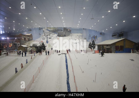 United Arab Emirates, Dubai, Al-Sufouh, Mall the emirate, ski Dubai, ski hall, visitor, town, destination, place of interest, attraction, hall, inclination, ski lifts, hut, skiing, skier, snow, artificially, attraction, experience, inside, people, Stock Photo