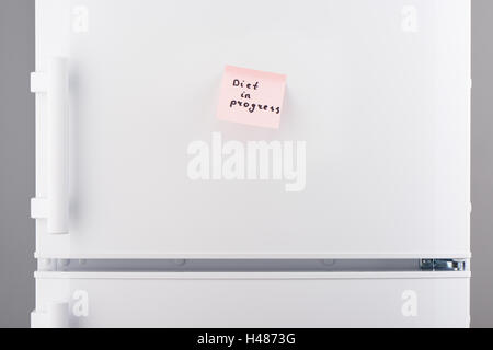 To-do list on fridge in kitchen Stock Photo - Alamy