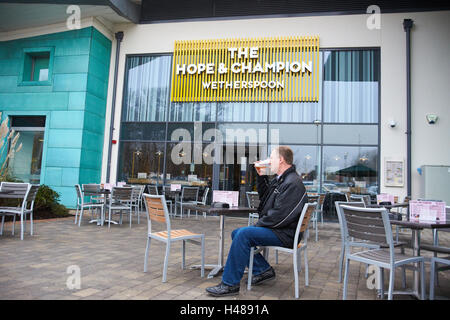 General view of the new Hope & Champion pub, operated by Wetherspoons, in the Beaconsfield service station next to the M40 Stock Photo