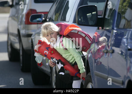 Child, school way, stand, look, security, outside, school bags, school bag, Stock Photo