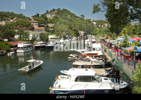 Turkey, Istanbul, Beykoz, boots and bars in the channel Göksu Deresi in the fortress Anadolu Hisari, Stock Photo