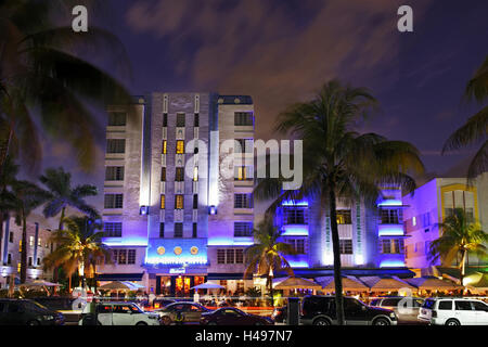 Traffic early in the evening in the park Central hotel in the kind of Deco fourth, Ocean drive, dusk, Miami South Beach, kind of Deco District, Florida, USA, Stock Photo