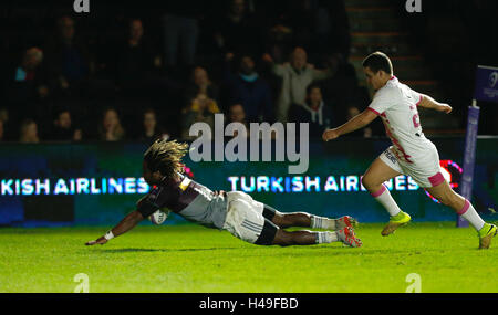 Harlequins' Marland Yarde dives in to score his sides seventh try during the European Challenge Cup, pool five match at Twickenham Stoop, London.