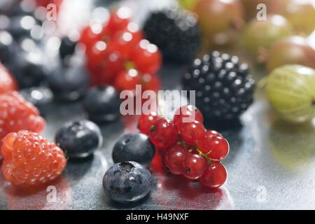 Bilberries, red currants, raspberries, gooseberries, blackberries, close up, Food, fruits, berries, eatable, blue-black, darkly, red, light-red, green, many, fragrantly, product photography, studio, summer fruit, soft fruits, berries, vitamins, rich in vitamins, differently, passed away, blur, Stock Photo