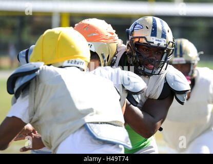 Tampa, Florida, USA. 13th Oct, 2016. CHRIS URSO | Times.Philip Jackson III, 17, right, a senior at Alonso High School is seen during practice Thursday, Oct. 13, 2016 in Tampa. © Chris Urso/Tampa Bay Times/ZUMA Wire/Alamy Live News Stock Photo